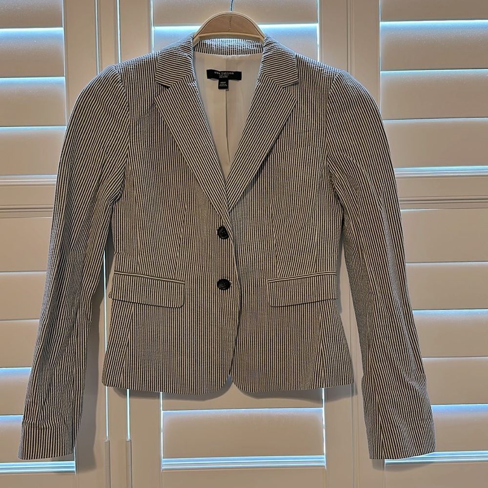 Ann Taylor Petite Seersucker navy and white blazer